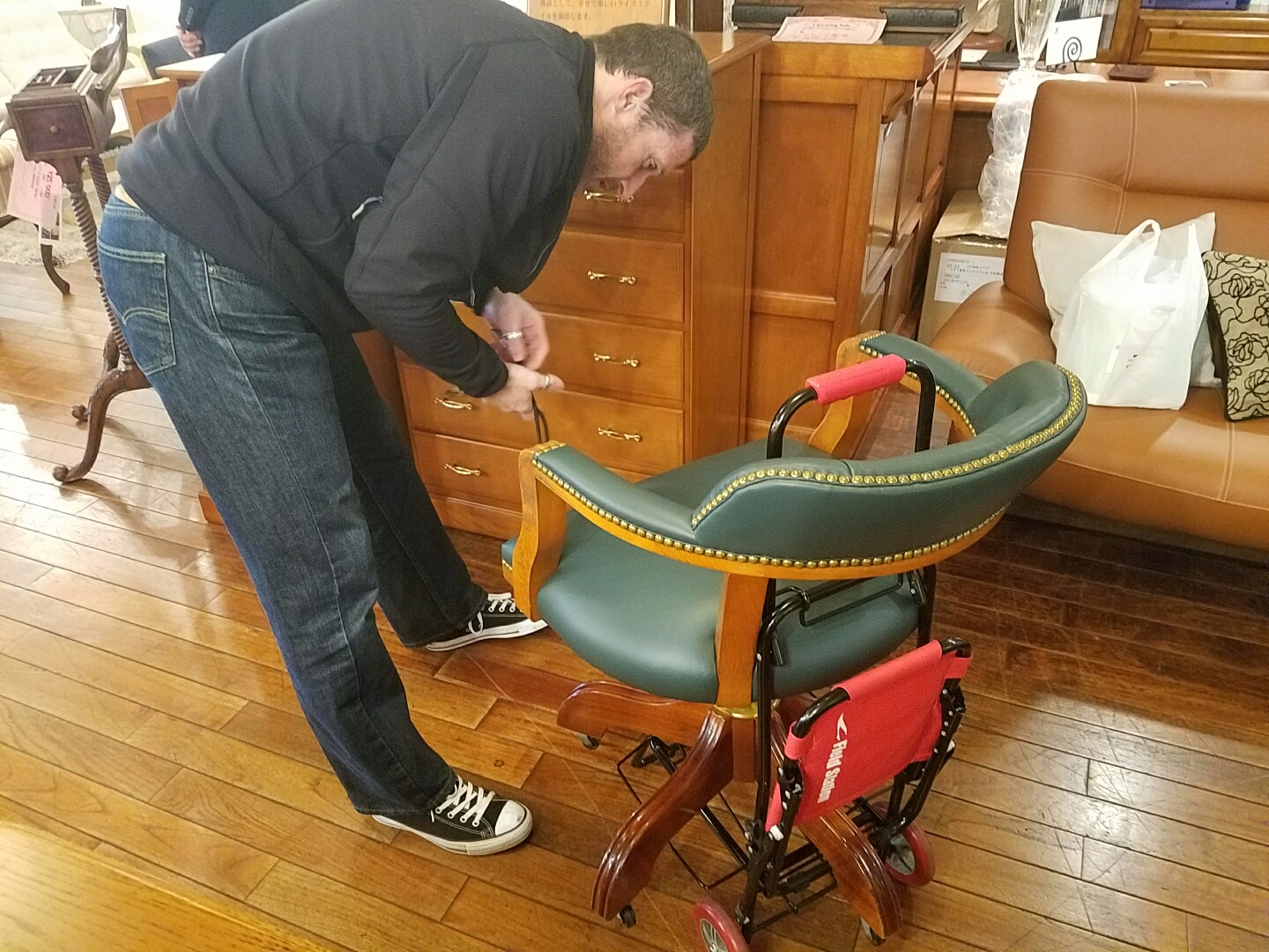 これぞ横浜 洋家具作りのスタートみたい - ダニエルブログ